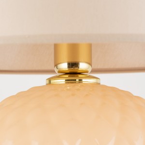 Lampka nocna SANTANA TK Lighting z beżowym kloszem i złotym elementem.
