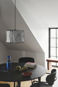 Lampa wisząca CARDINE Nordlux nad stołem w jadalni.