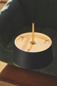 Lampa wisząca CLASI Nordlux 1xE14 10W Metal Czarny w nowoczesnym wnętrzu.