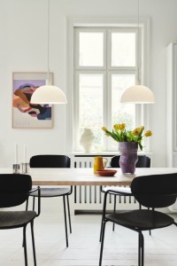 Lampa wisząca ELLEN Nordlux 1xE27 40W Szkło Biały w nowoczesnym wnętrzu jadalni.