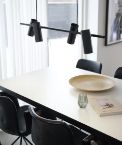 Lampa wisząca ALANIS Nordlux 1xGU10 15W Metal Czarny nad białym stołem