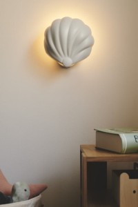 Lampa ścienna KONCHI Nordlux 1xE14 25W Metal Biały zamontowana na ścianie.