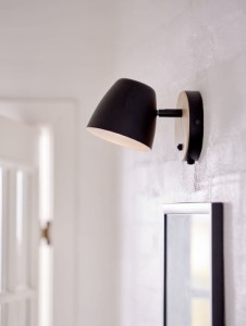 Lampa ścienna THEO Nordlux 1xGU10 35W Metal Czarny zamontowana na ścianie.