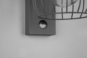 Lampa elewacyjna Trio Tuela 210869142 IP44 1xE27 Aluminium Szary z czujnikiem ruchu.