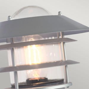 Kinkiet zewnętrzny z czujnikiem Elstead Lighting Helsingor HELSINGOR-PIR IP44 1xE27 Stal Srebrny z zapaloną żarówką.