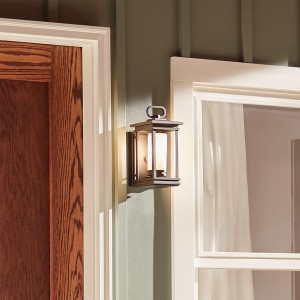Kinkiet zewnętrzny Elstead Lighting South Hope KL-SOUTH-HOPE-S IP44 1xE14 Szkło Brązowy zamontowany na ścianie obok okna