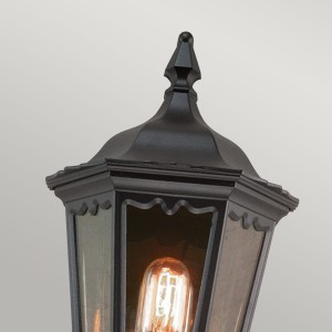 Kinkiet zewnętrzny Elstead Lighting Medstead MD7-BLACK na tle ściany.