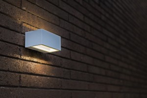 Kinkiet zewnętrzny LED Lutec Gemini 5189102032 IP54 na ceglanej ścianie