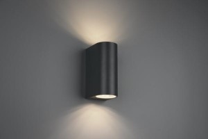 Nowoczesny kinkiet zewnętrzny Trio Roya 204260242 IP44 2xGU10 Aluminium Szary na ścianie.