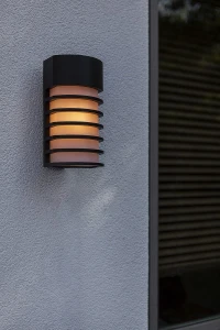 Nowoczesny kinkiet zewnętrzny Lutec Fulton 5207601012 IP44 montaż na ścianie.