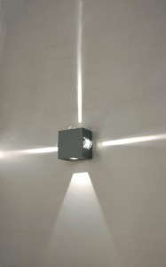 Nowoczesny kinkiet zewnętrzny Elstead Lighting Agner AGNER-4W IP54 4xLED montowany na ścianie, aluminiowy, szary.