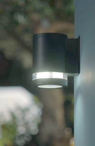 Nowoczesny kinkiet zewnętrzny Elstead Lighting Magnus MAGNUS-1 IP44 montowany na ścianie.