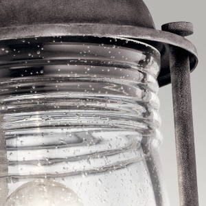 Latarnia ogrodowa Elstead Lighting Ashland Bay KL-ASHLANDBAY3-M IP44 1xE27 Stal Stalowy, zbliżenie na klosz z przezroczystego szkła.