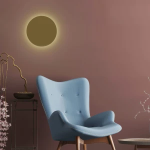 Kinkiet LUNA TK Lighting 6xG9 6W na ścianie w salonie obok niebieskiego fotela.