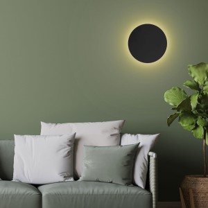 Kinkiet LUNA TK Lighting 4xG9 6W nad szarą sofą w nowoczesnym salonie.