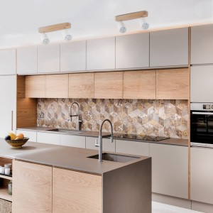 Lampa sufitowa TOP TK Lighting 2xGU10 10W zamontowana w nowoczesnej kuchni.