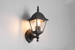 Lampa zewnętrzna Livenza Trio 1xE27 60W Czarny mat Aluminium zamontowana na ścianie.