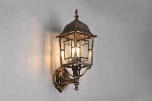 Lampa zewnętrzna Volturno Trio 1xE27 60W Rdzawy Aluminium na ścianie.