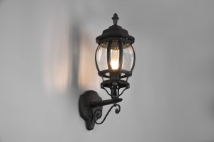 Lampa zewnętrzna Elvo Trio 1xE27 60W Czarny mat Aluminium zamontowana na ścianie.