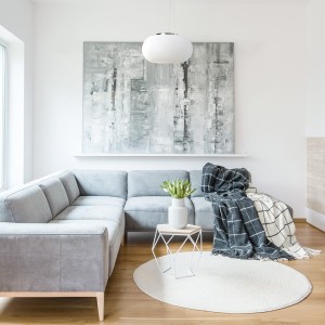 Lampa Wisząca Inez Zuma line 2x60W E27 Biały Metal nad nowoczesnym narożnikiem w salonie.