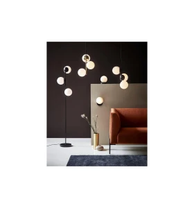 Lampa Wisząca Nordlux E14 3X40W Metal Mosiądz nad nowoczesnym salonem.