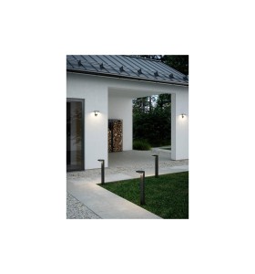 Lampa Ścienna Nordlux Solar Led Plastik Czarny zamontowana na fasadzie nowoczesnego domu.