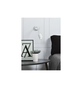 Lampa ścienna Kinkiet Nordlux GU10 7W Metal Biały zamontowana na ścianie nad stolikiem z rośliną i obrazem.