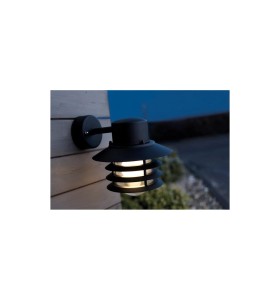 Lampa Ścienna Nordlux E27 60W Czarny zamontowana na zewnętrznej ścianie.