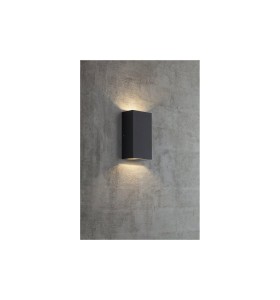 Lampa Ścienna Nordlux LED Metal Czarny na szarej ścianie.