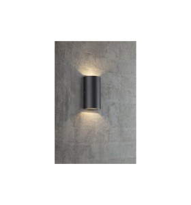 Lampa Ścienna Nordlux LED Metal Czarny na betonowej ścianie.