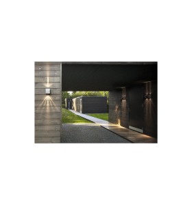 Lampa Ścienna Nordlux LED Metal Srebrny zainstalowana przy zewnętrznej ścianie nowoczesnego domu