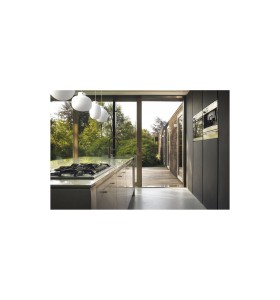 Lampa Ścienna Nordlux LED Aluminium Biały w nowoczesnej kuchni z dużymi oknami.