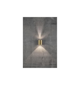 Lampa Ścienna Nordlux LED Mosiądz na betonowej ścianie.