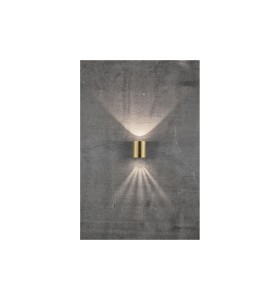 Lampa Ścienna Nordlux LED Mosiądz na szarej ścianie emitująca światło w górę i w dół.