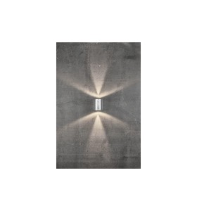 Lampa Ścienna Nordlux LED Metal Srebrny na betonowej ścianie.