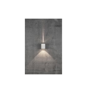 Lampa Ścienna Nordlux LED Aluminium Biały na szarej ścianie.