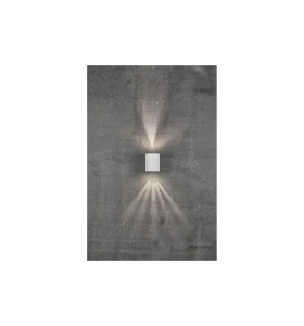 Lampa Ścienna Nordlux LED Aluminium Biały na tle betonowej ściany.