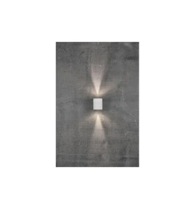 Lampa Ścienna Nordlux LED Aluminium Biały na szarej ścianie.