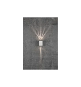 Lampa Ścienna Nordlux LED Aluminium Biały, zapalona na szarej ścianie.