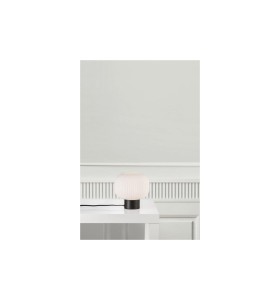 Lampa Stołowa Nordlux E27 40W Czarny na białym stole w eleganckim wnętrzu.