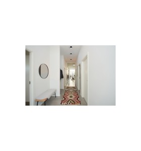 Lampa sufitowa Oprawa natykowa TUBA FALLON NORDLUX 1x5,5W LED Czarny Metal zamontowana w korytarzu.