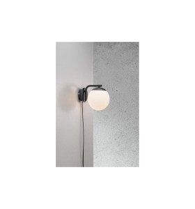 Lampa ścienna Kinkiet Nordlux E14 40W Metal Czarny na betonowej ścianie.