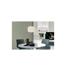Lampa Wisząca Nordlux E27 40W nad eleganckim stołem w jadalni.