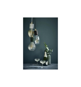 Lampa Wisząca Nordlux E27 60W Marmur Czarny na tle ściany, z butelką i kieliszkami na stole.