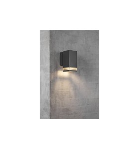Lampa Ścienna Nordlux GU10 20W Aluminium Czarny zamontowana na szarej ścianie, emitująca światło w dół.
