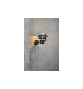 Lampa Ścienna Nordlux E27 60W Czarny na ścianie betonowej.