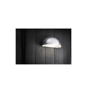Lampa Ścienna Nordlux E14 40W Srebrny na ciemnej ścianie.