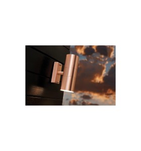 Lampa Ścienna Nordlux GU10 2X35W Miedź zamontowana na ciemnej ścianie.