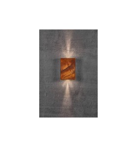 Lampa Ścienna Nordlux LED Metal Corten na betonowej ścianie, świeci w górę i w dół