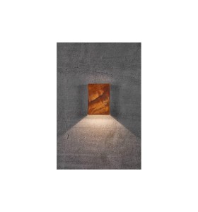 Lampa Ścienna Nordlux LED Metal Corten na ścianie betonowej.